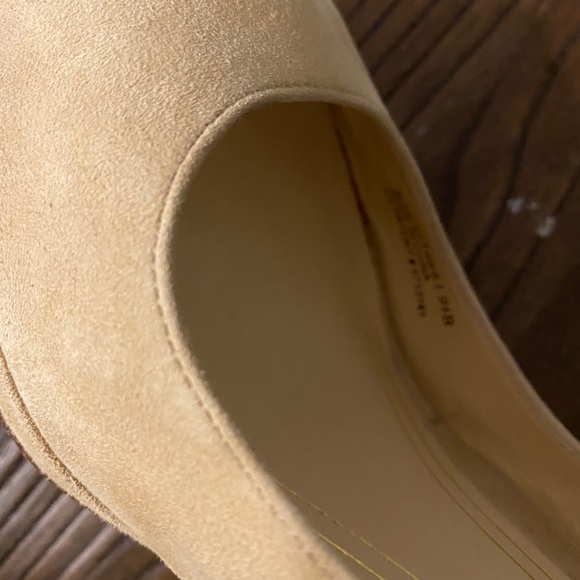 COLE HAAN NUDE HEELS - Picture 6 of 6